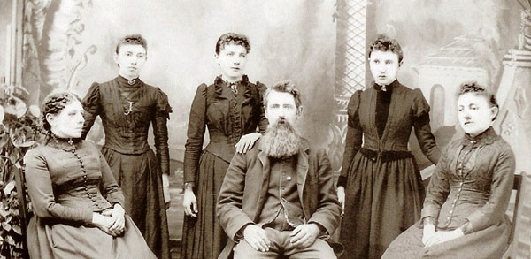 The Ingalls Family L-R: Caroline, Grace, Laura, Charles, Carrie and Mary - 1870s Looks like the real Charles Ingalls was famous for his curly locks, too—only not on top of his head! 
